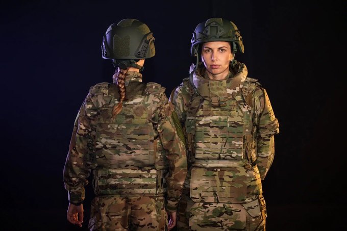 В Україні створили перший бронекостюм для жінок. Дивіться, як він виглядає (фото)