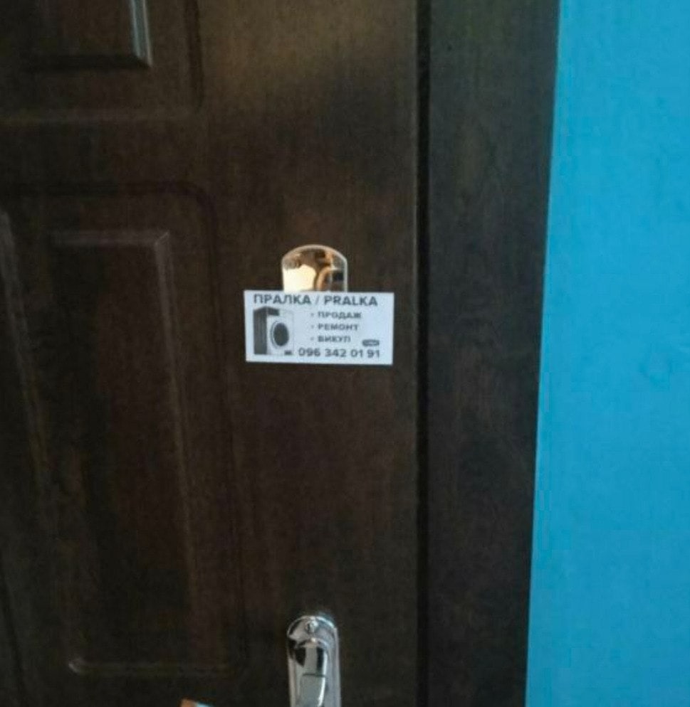 Мешканців українських міст попередили про мітки, які залишають на квартирах мародери