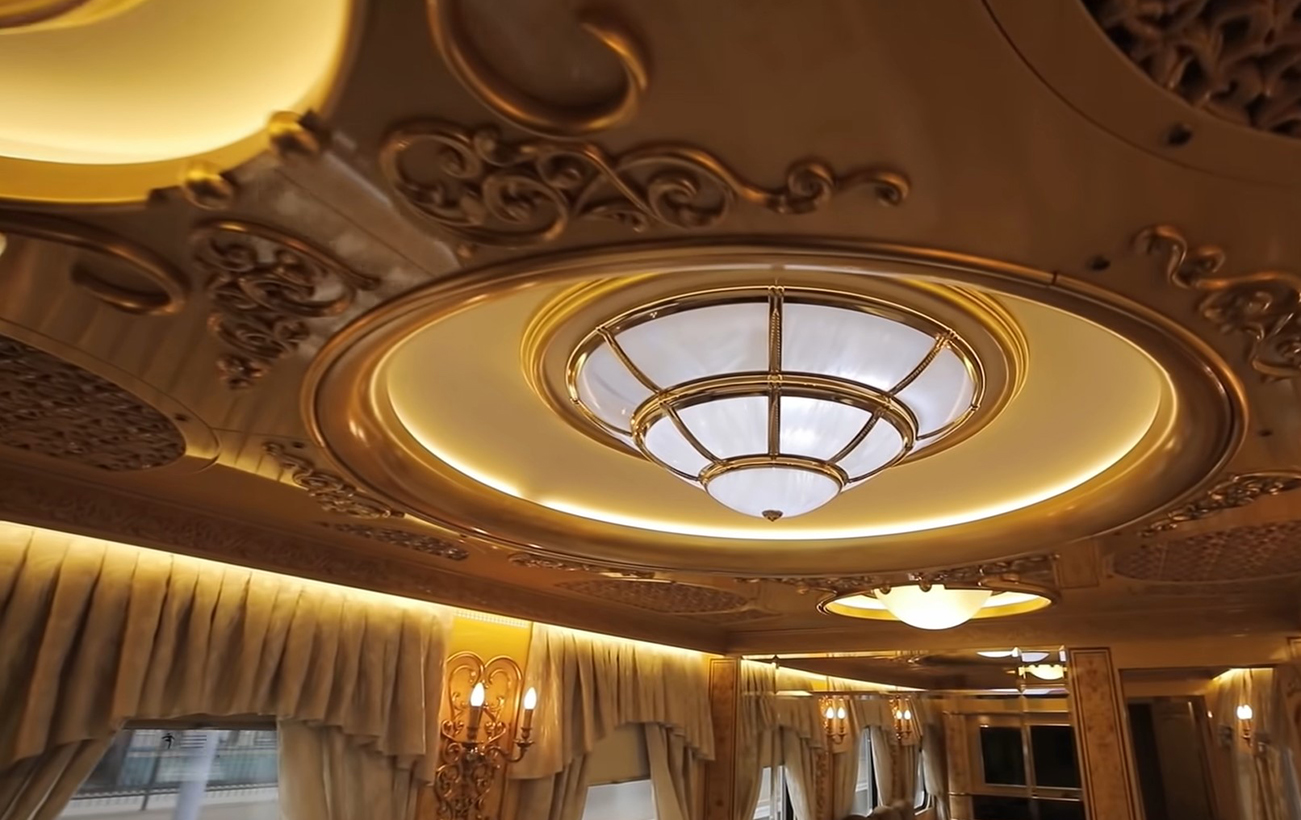 Укрзализныця похвасталась "золотым вагоном": как выглядит VIP-поездка за 24 тысячи