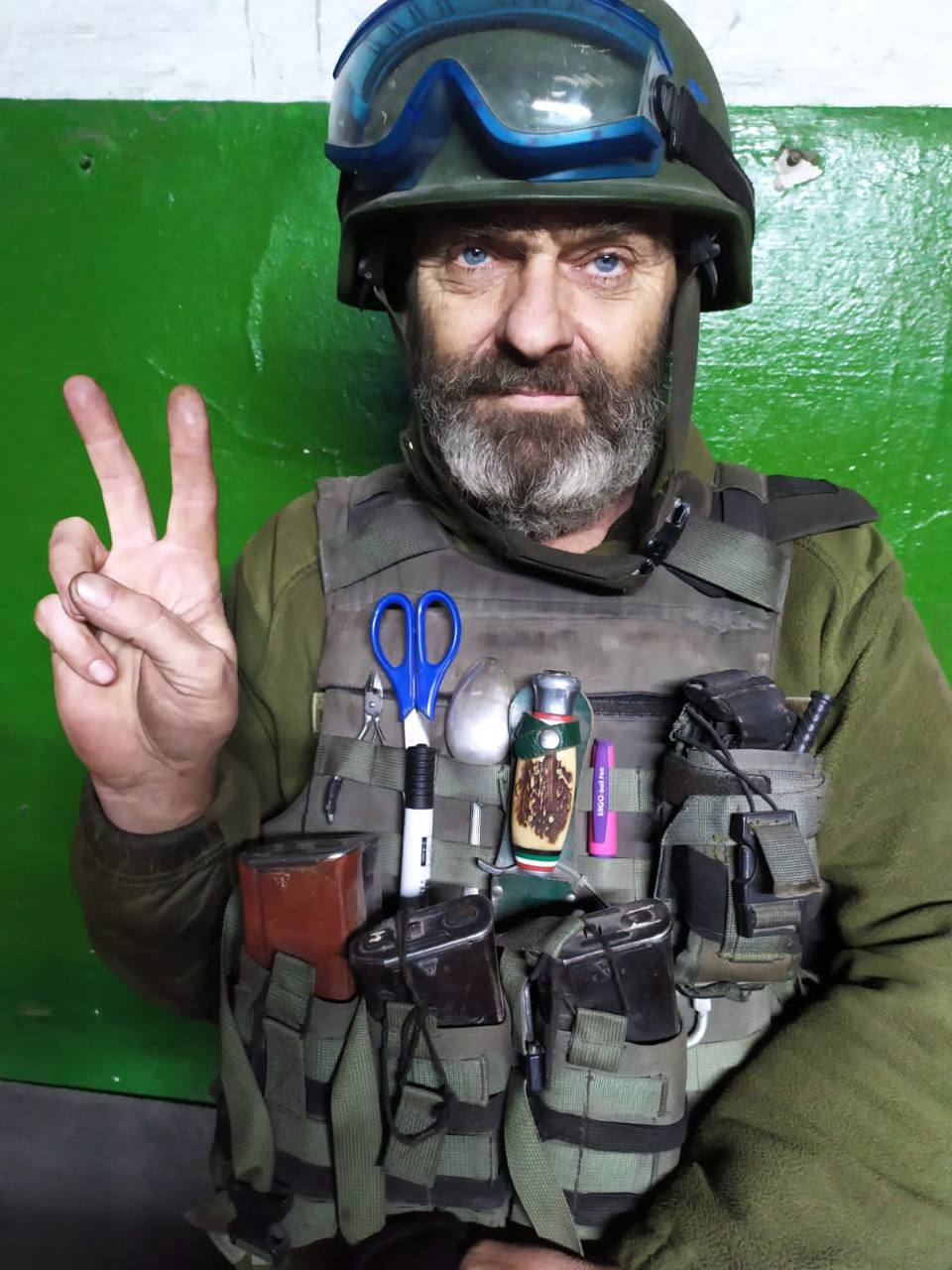 Измучены и уставшие, но непокоренные и непобедимые: посмотрите на эти лица защитников Мариуполя!