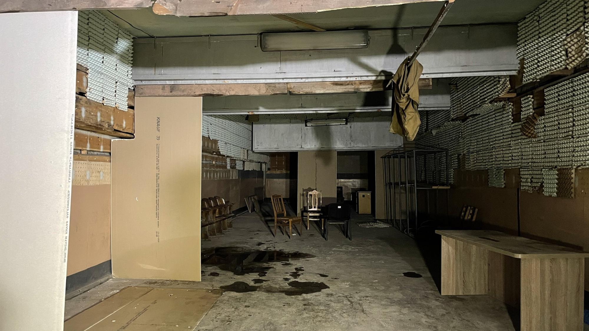 Электрические кабели и противогазы: появились новые фото из пыточной камеры оккупантов в Изюме