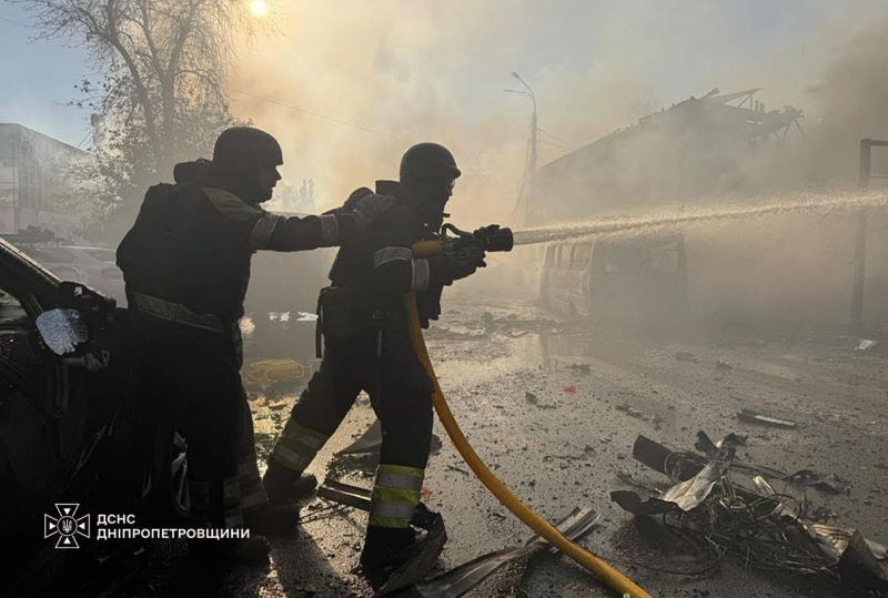 Russian strike near shopping center in Ukraine's Pavlohrad: Death and injury toll rises