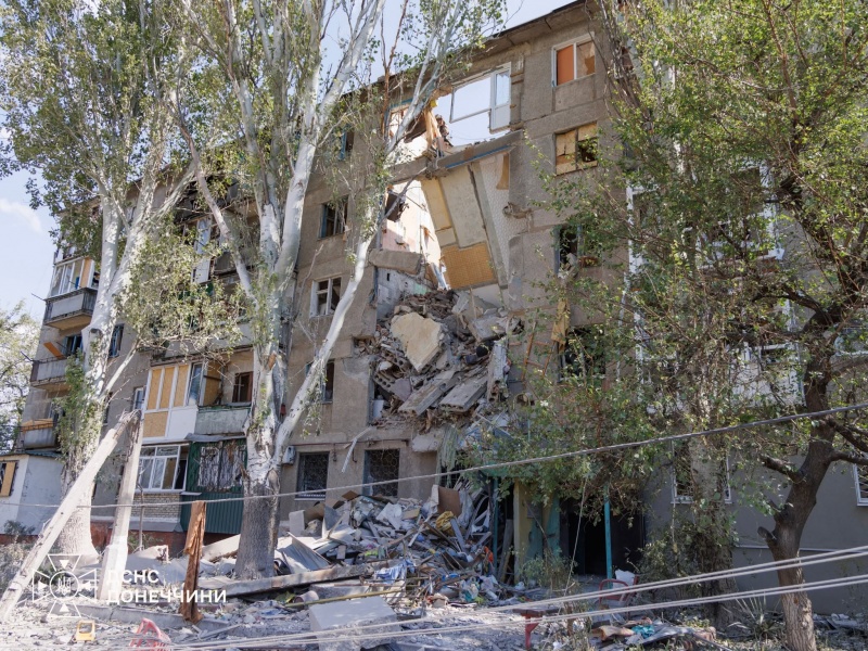 4 Russian bombs devastate Ukraine's Kramatorsk, rescuers pull people from the rubble