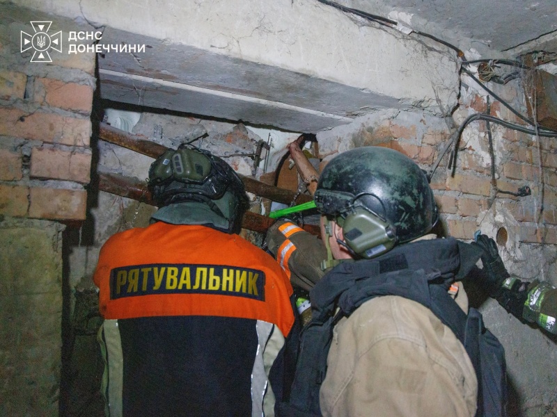 4 Russian bombs devastate Ukraine's Kramatorsk, rescuers pull people from the rubble