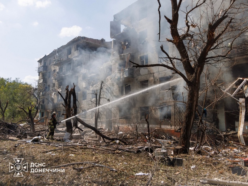 4 Russian bombs devastate Ukraine's Kramatorsk, rescuers pull people from the rubble