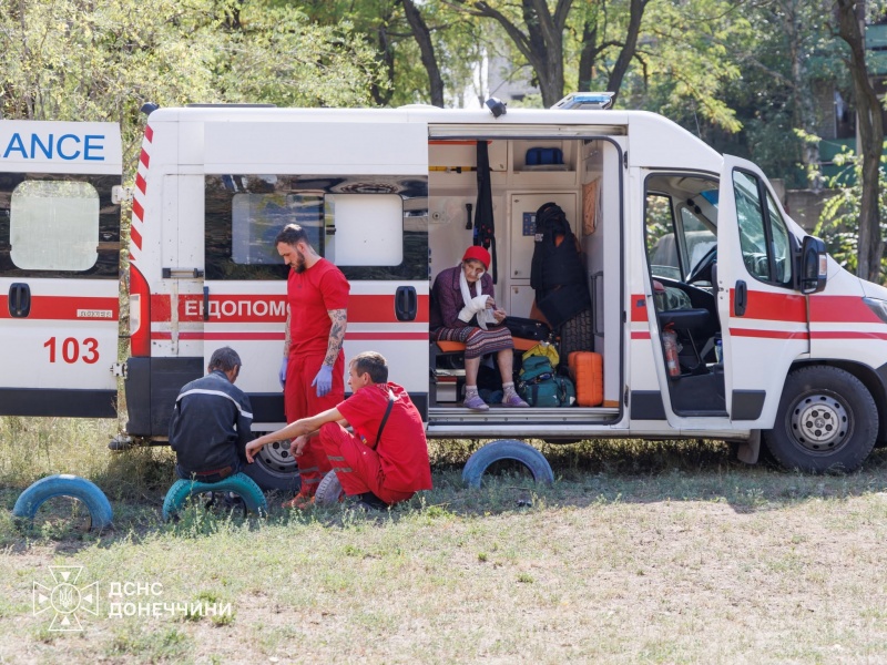 4 Russian bombs devastate Ukraine's Kramatorsk, rescuers pull people from the rubble