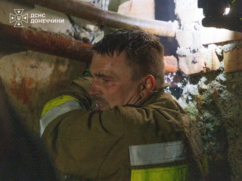 4 Russian bombs devastate Ukraine's Kramatorsk, rescuers pull people from the rubble