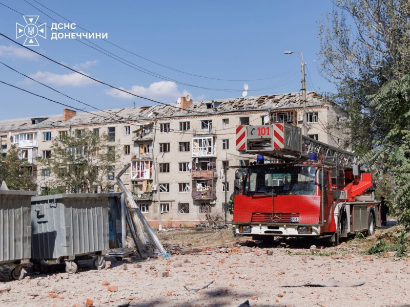 4 Russian bombs devastate Ukraine's Kramatorsk, rescuers pull people from the rubble