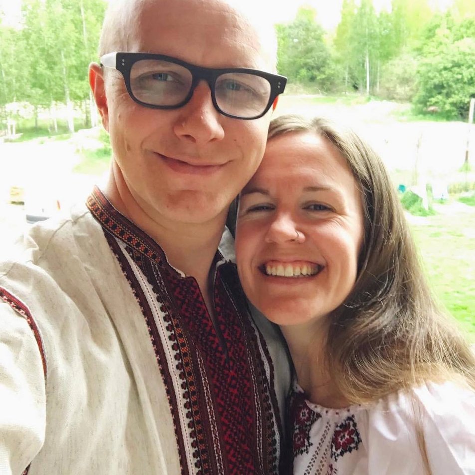 Американец взял под опеку шестерых украинцев с инвалидностью: трогательная история в фото