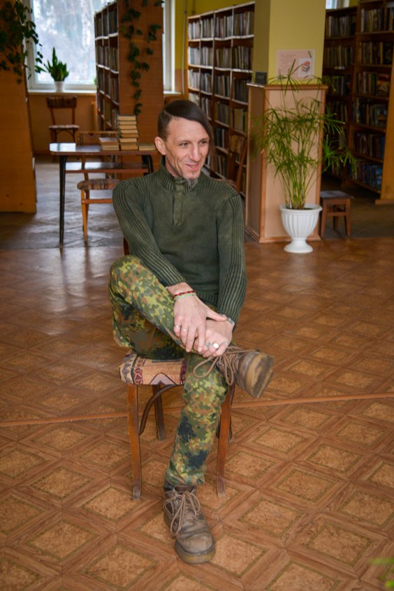 Искали татуировку трезубца, избивали: подробности казни писателя Владимира Вакуленко