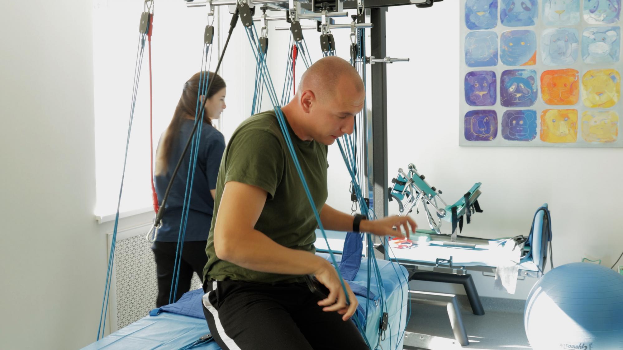 Бесконечная смена. Один день с медиками больницы Мечникова, где ежедневно спасают военных