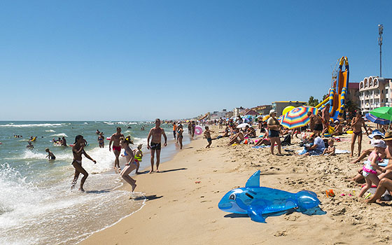 Смотрите, как выглядит популярный курорт Затока в августе (видео)