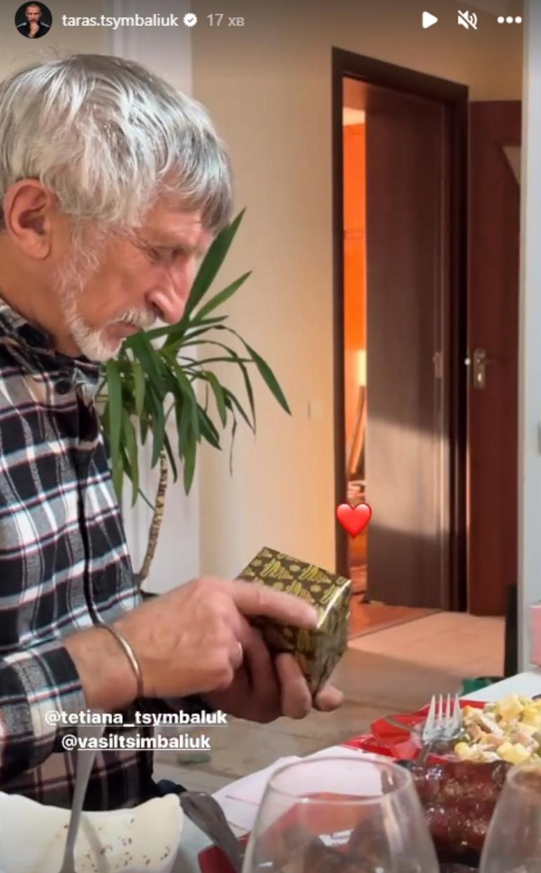 &quot;Историческое фото&quot;. Тарас Цымбалюк познакомил родителей со своей избранницей