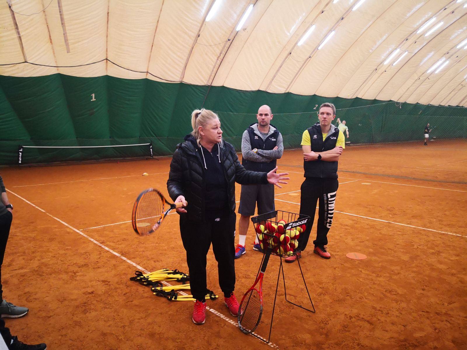 Четыре успеха юных и выдержанные победы дуэтов. Как украинки на Уимблдоне выступали