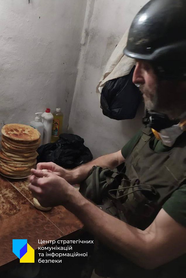 Измучены и уставшие, но непокоренные и непобедимые: посмотрите на эти лица защитников Мариуполя!