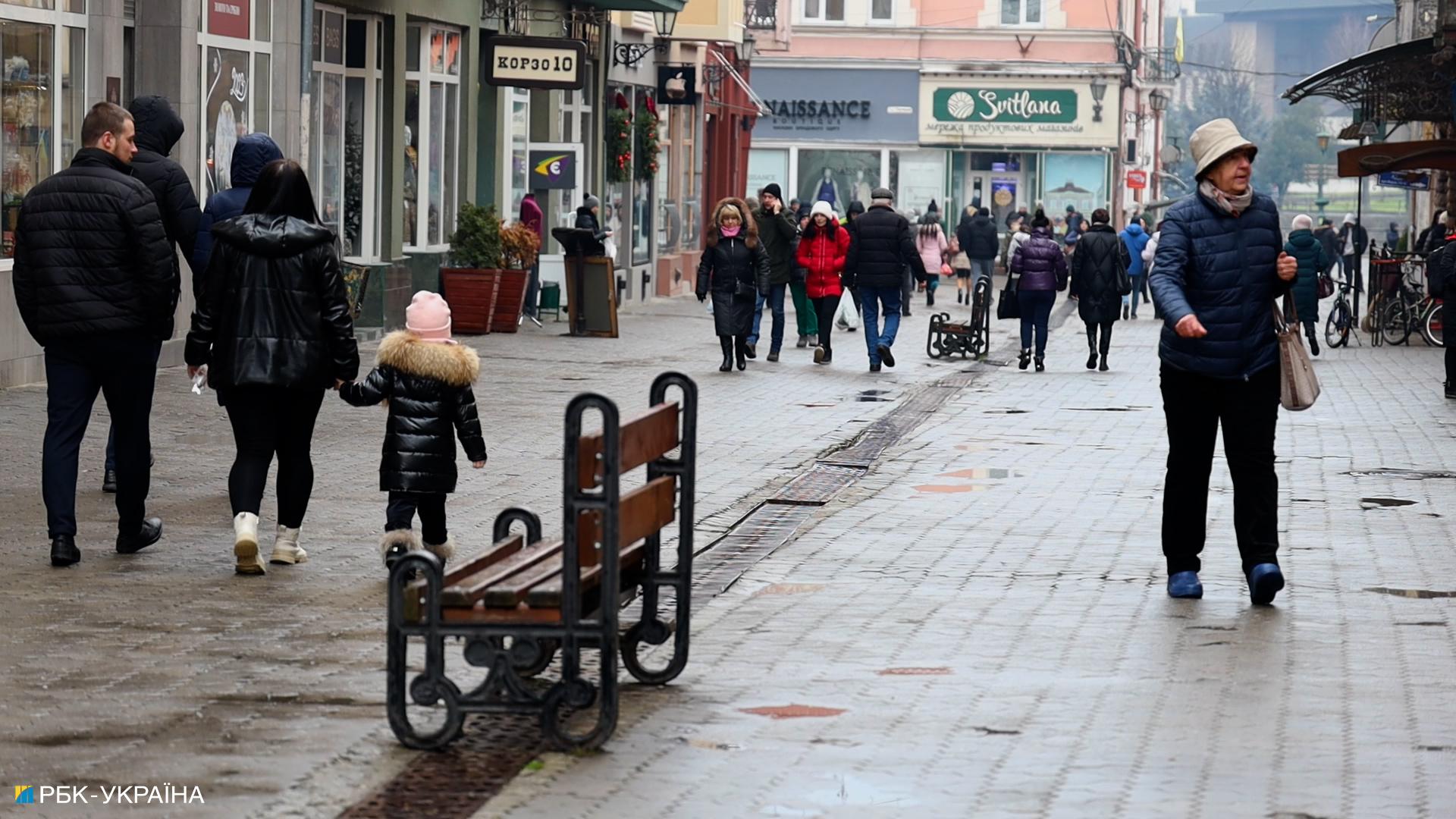 Закарпаття 24/7. Як живе єдиний регіон України, де немає комендантської години