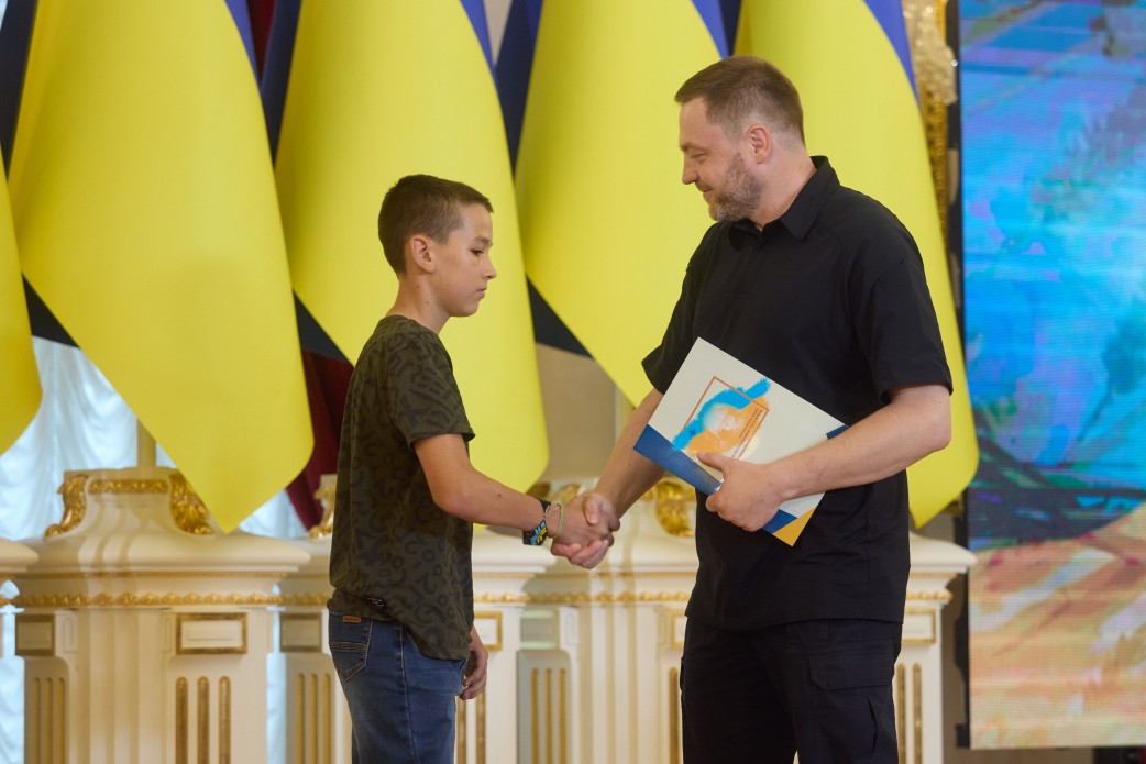 У Маріїнському палаці нагородили дітей-рятувальників, які наближають перемогу: подвиги юних героїв