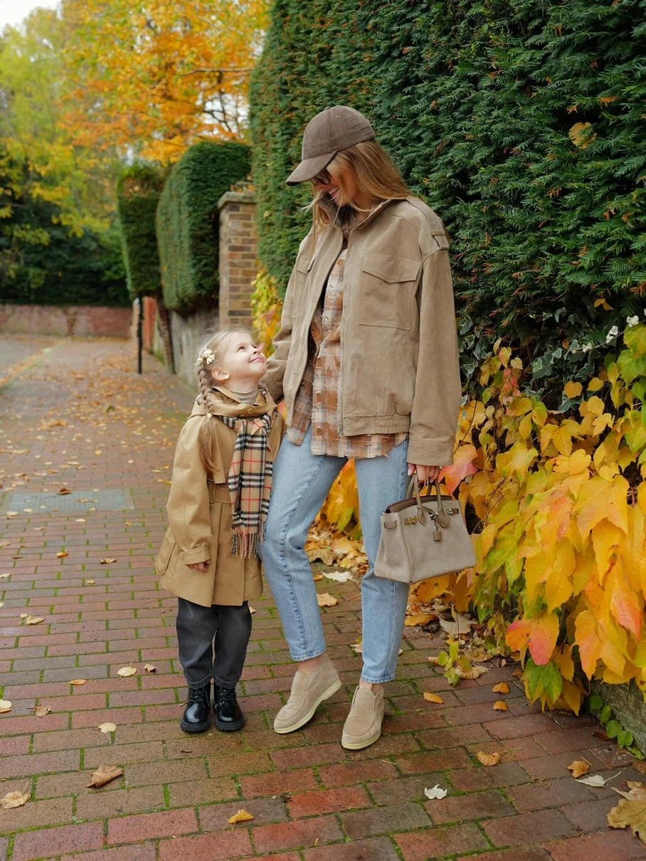 Дружина Зінченка з донечкою показали стильний family-look, що легко повторити