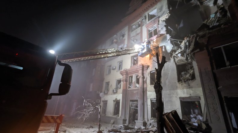 &quot;Услышали, как вылетают окна&quot;. Очевидцы рассказали о ночном обстреле Запорожья
