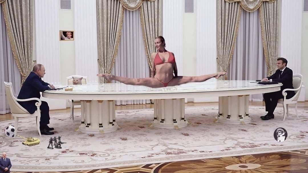 6-метровый стол Путина: кто создал и сколько стоит золотое творение в стиле "дорого-богато"