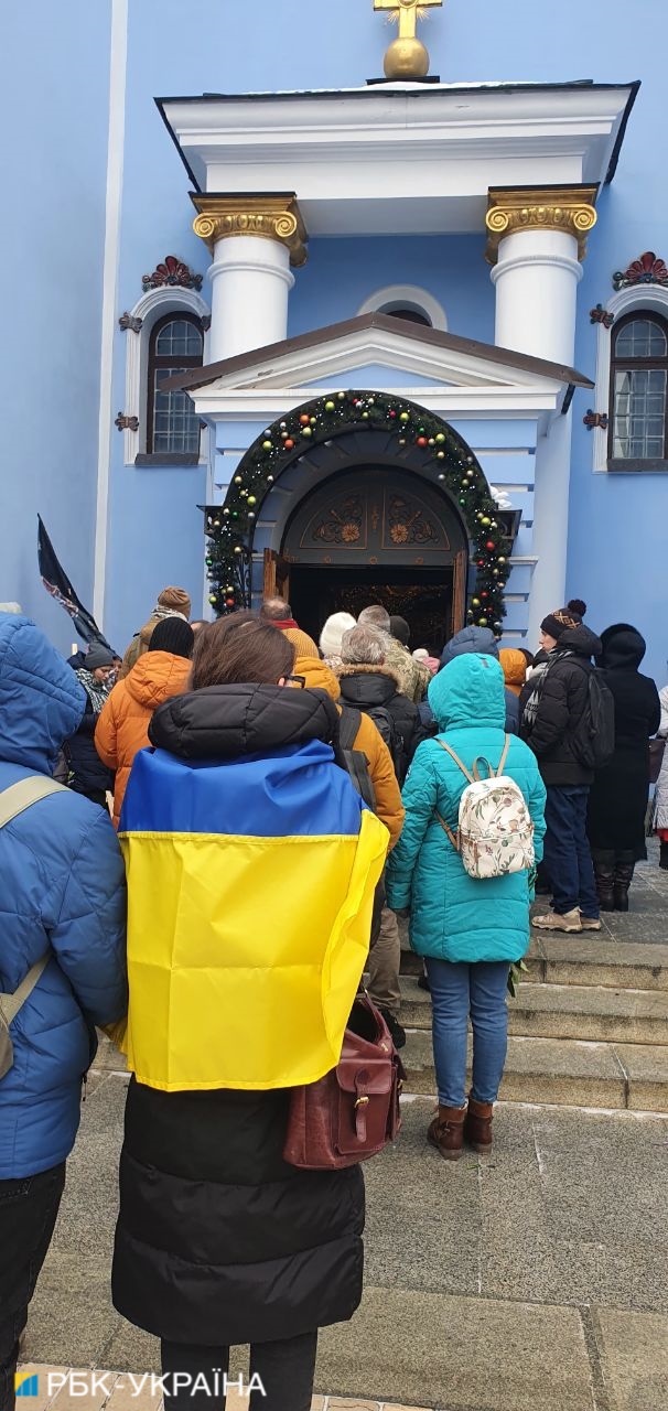 В Киеве прощаются с погибшим поэтом Максимом Кривцовым: трогательные фото