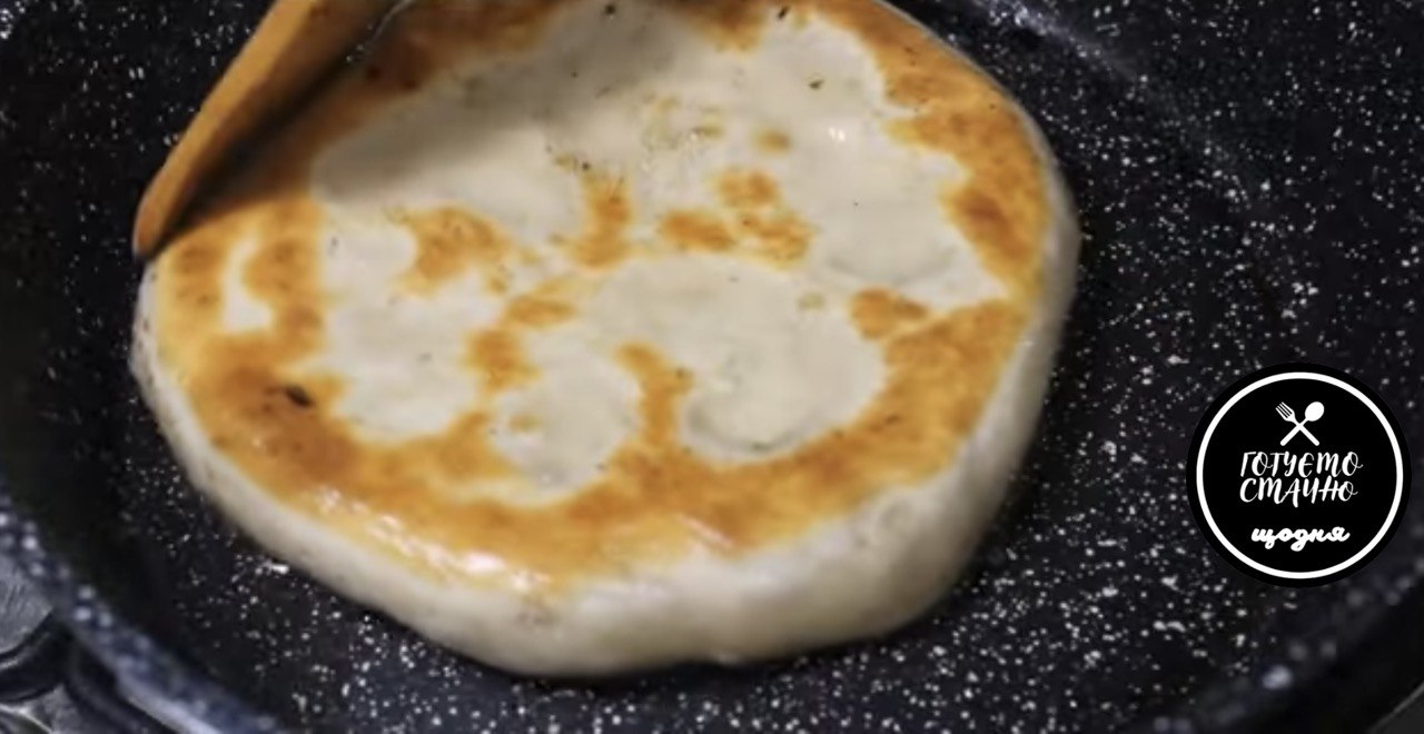 Просто и быстро: рецепт приготовления вкусных пирожков с мясом на сковороде