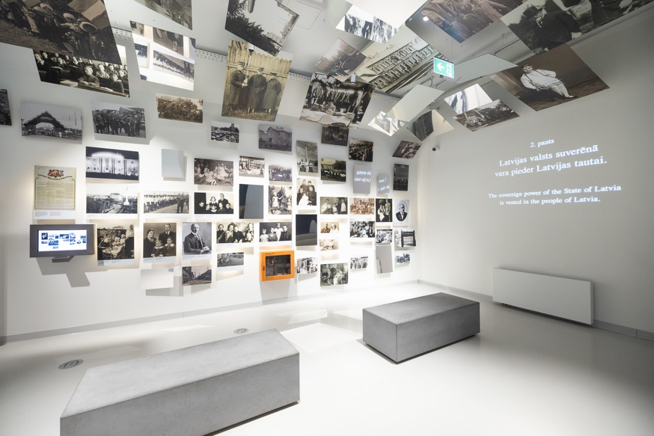 Елена Зеленская в латвийском музее оккупации показала, как носить черный брючный костюм (фото)