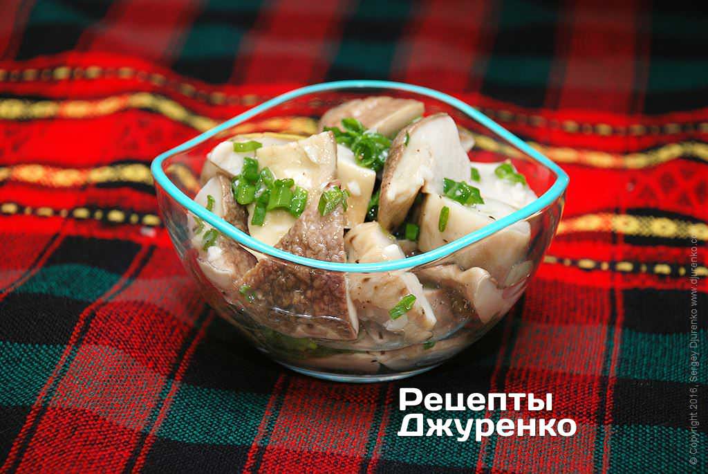 Кулінар поділився швидким рецептом маринованих грибів: відразу до столу!