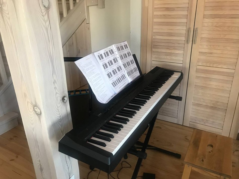 Американец взял под опеку шестерых украинцев с инвалидностью: трогательная история в фото