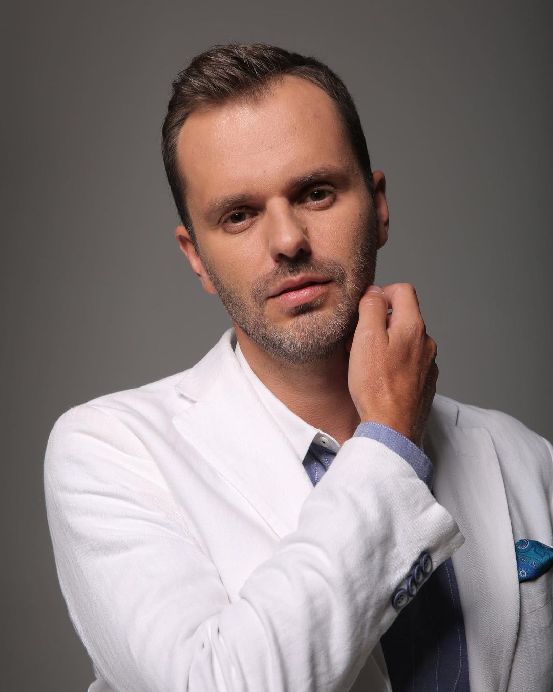 Участник &quot;Холостячки&quot; впервые показал фото своей &quot;мудрой&quot; возлюбленной