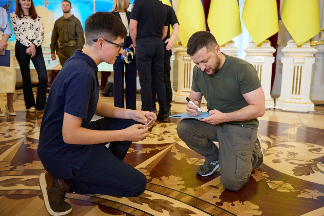 У Маріїнському палаці нагородили дітей-рятувальників, які наближають перемогу: подвиги юних героїв