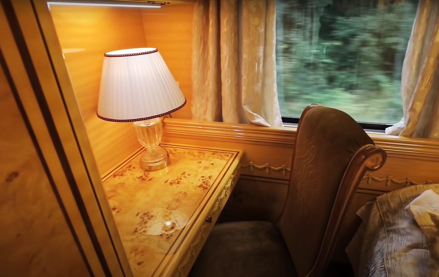 Укрзалізниця похвалилася "золотим вагоном": як виглядає VIP-поїздка за 24 тисячі