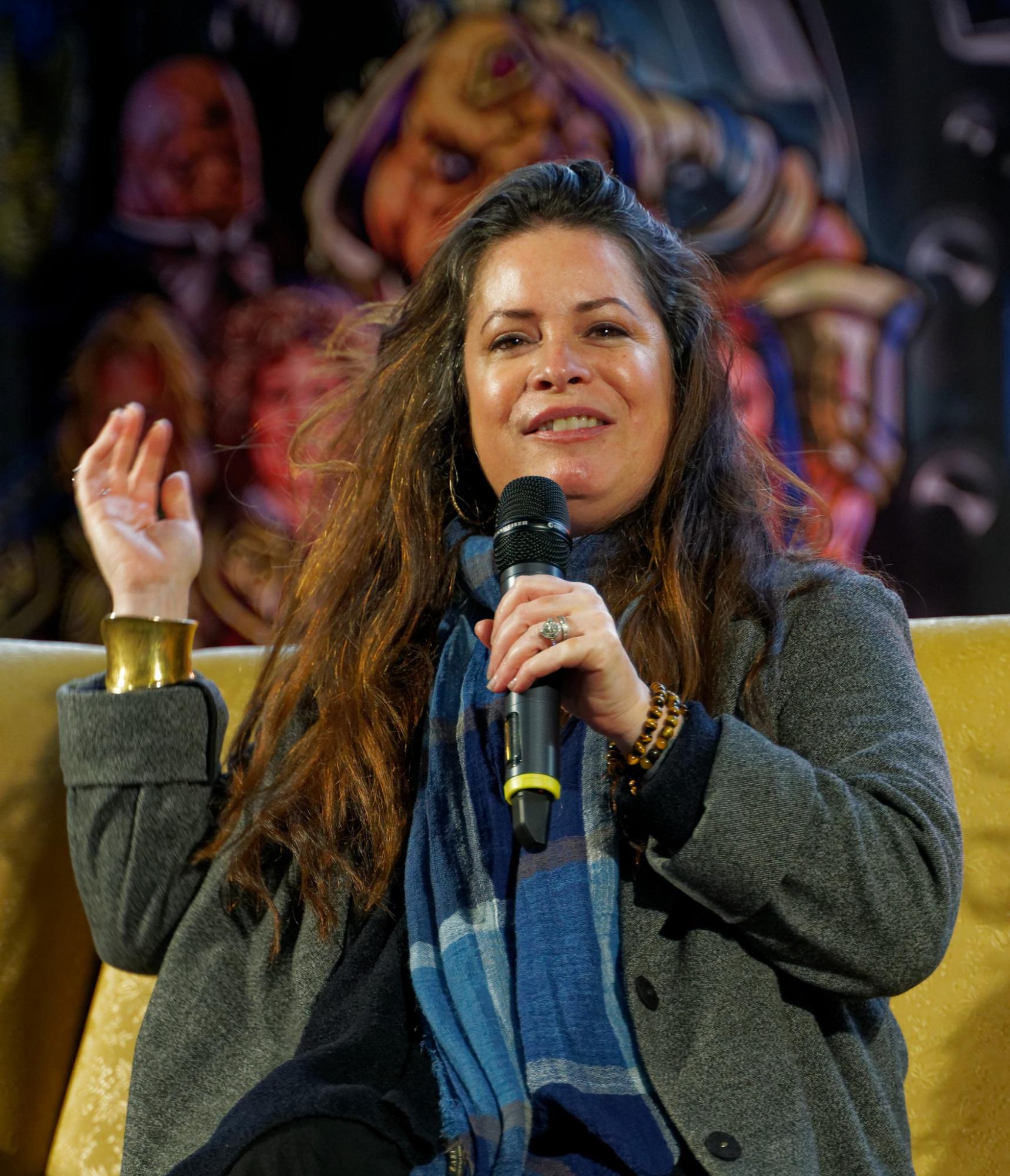 Звезду просто не узнать. Как сегодня выглядит Пайпер из сериала &quot;Все женщины - ведьмы&quot;