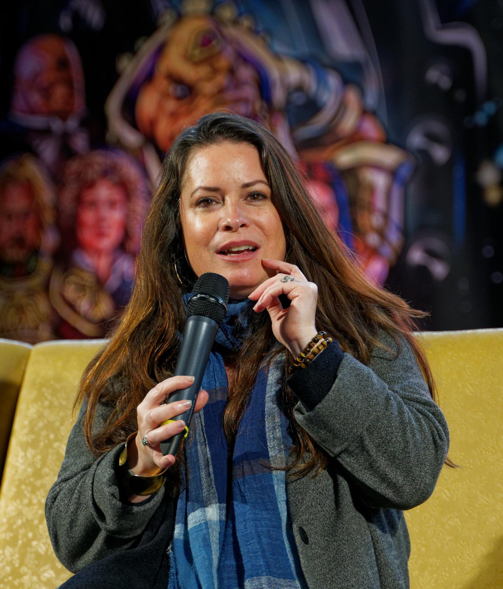 Звезду просто не узнать. Как сегодня выглядит Пайпер из сериала &quot;Все женщины - ведьмы&quot;