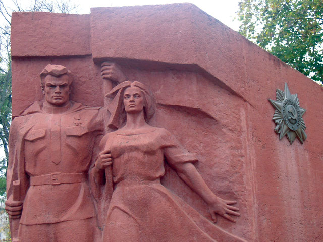 У Київському політесі &quot;декомунізували&quot; стеллу героїв: як оновлять монумент (фото)