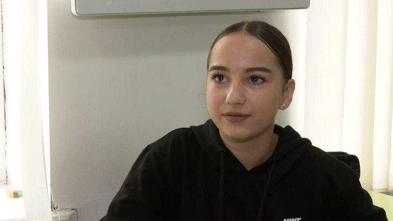 На Волині діти на руках винесли однокласника на гору в Карпатах, щоб здійснити його мрію