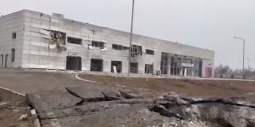 Російська крилата ракета знищила автосалон BMW в Миколаєві