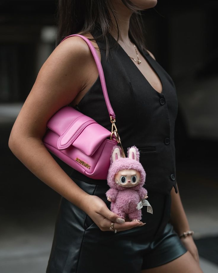 Найтрендовіший аксесуар на сумку у 2025 році: ви здивуєтеся, коли побачите його!