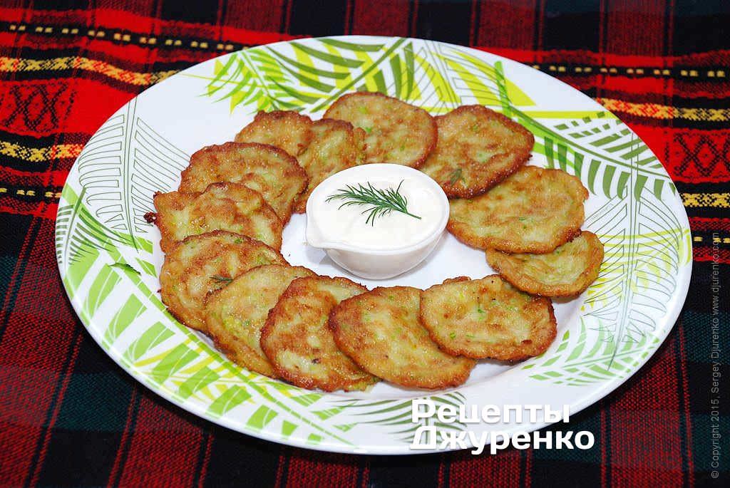 Кулінар розкрив секрет смачнющих кабачкових оладок: подавати тільки так!