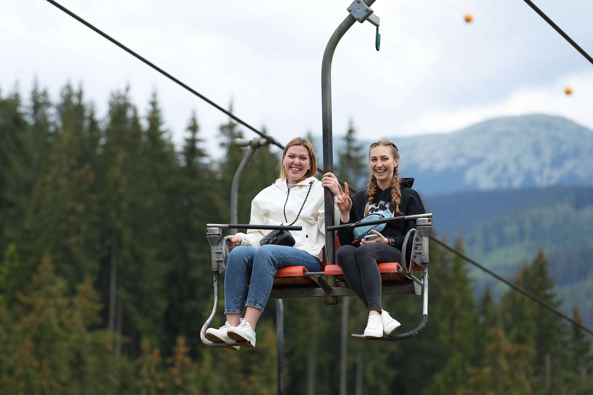 Обзорный подъемник в Буковеле: как и за сколько можно насладиться красотой Карпат