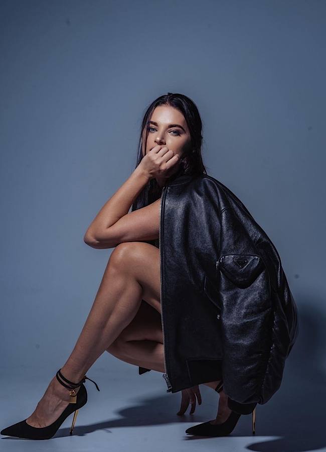 10 самых горячих образов жены Александра Усика: глаз не оторвать