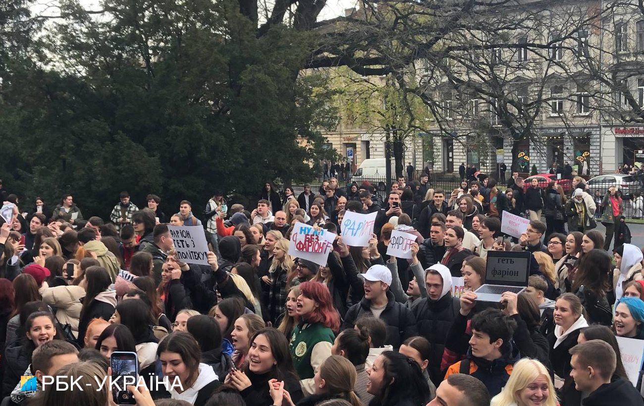 &quot;Освіта без комуністів&quot;. У Львові великий мітинг проти Фаріон, тисячі студентів вийшли на вулицю