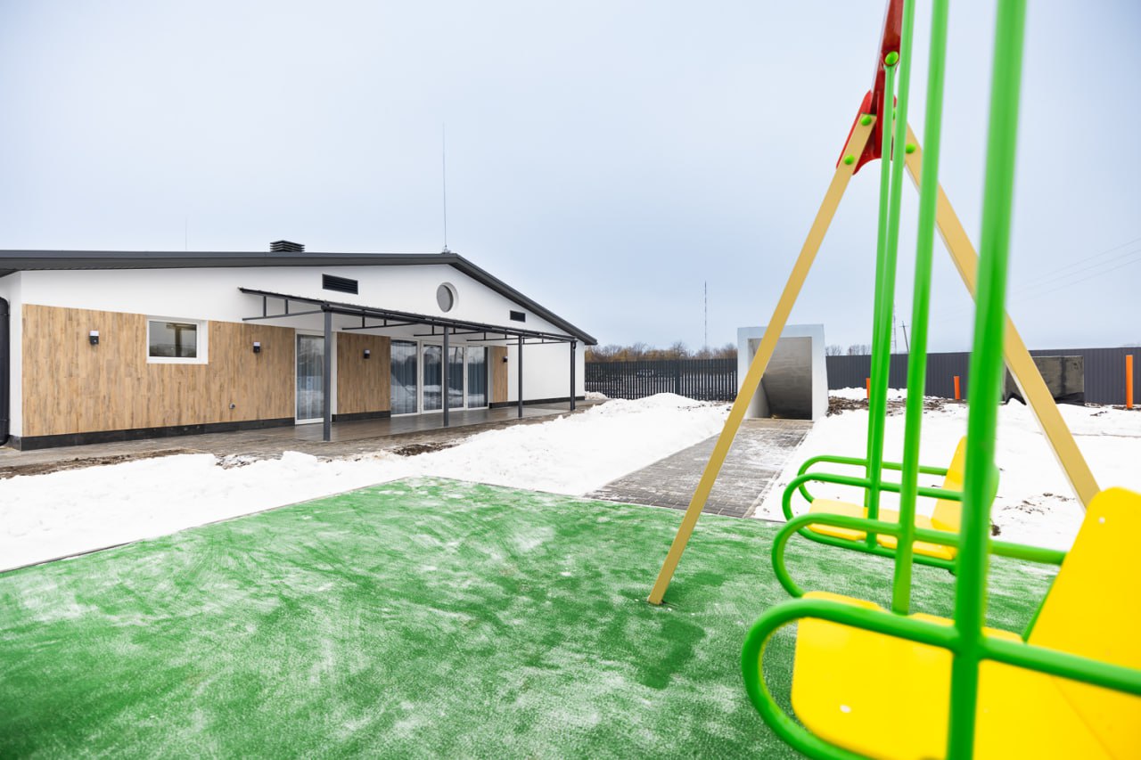 Олена Зеленська заселила багатодітну родину у новий будинок: &quot;Передала ключі&quot;