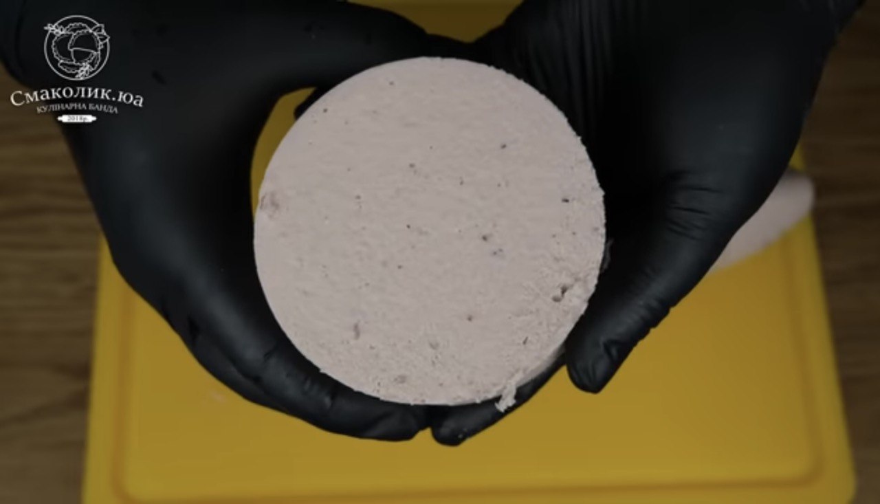 Рецепт вкусной домашней колбасы, которую можно даже детям: готовится очень легко