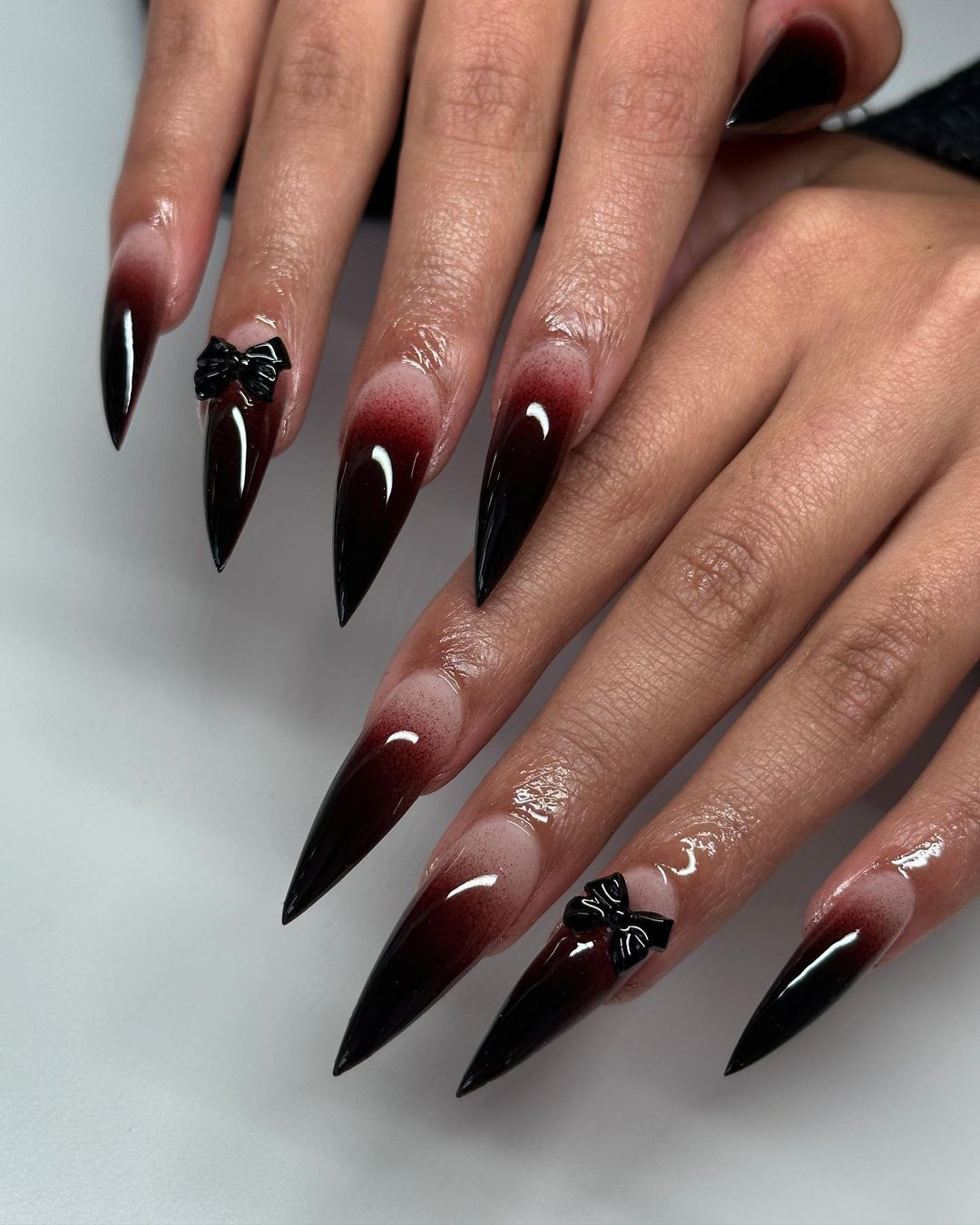 Оригинальные идеи маникюра на Хэллоуин-2024: какие дизайны в тренде