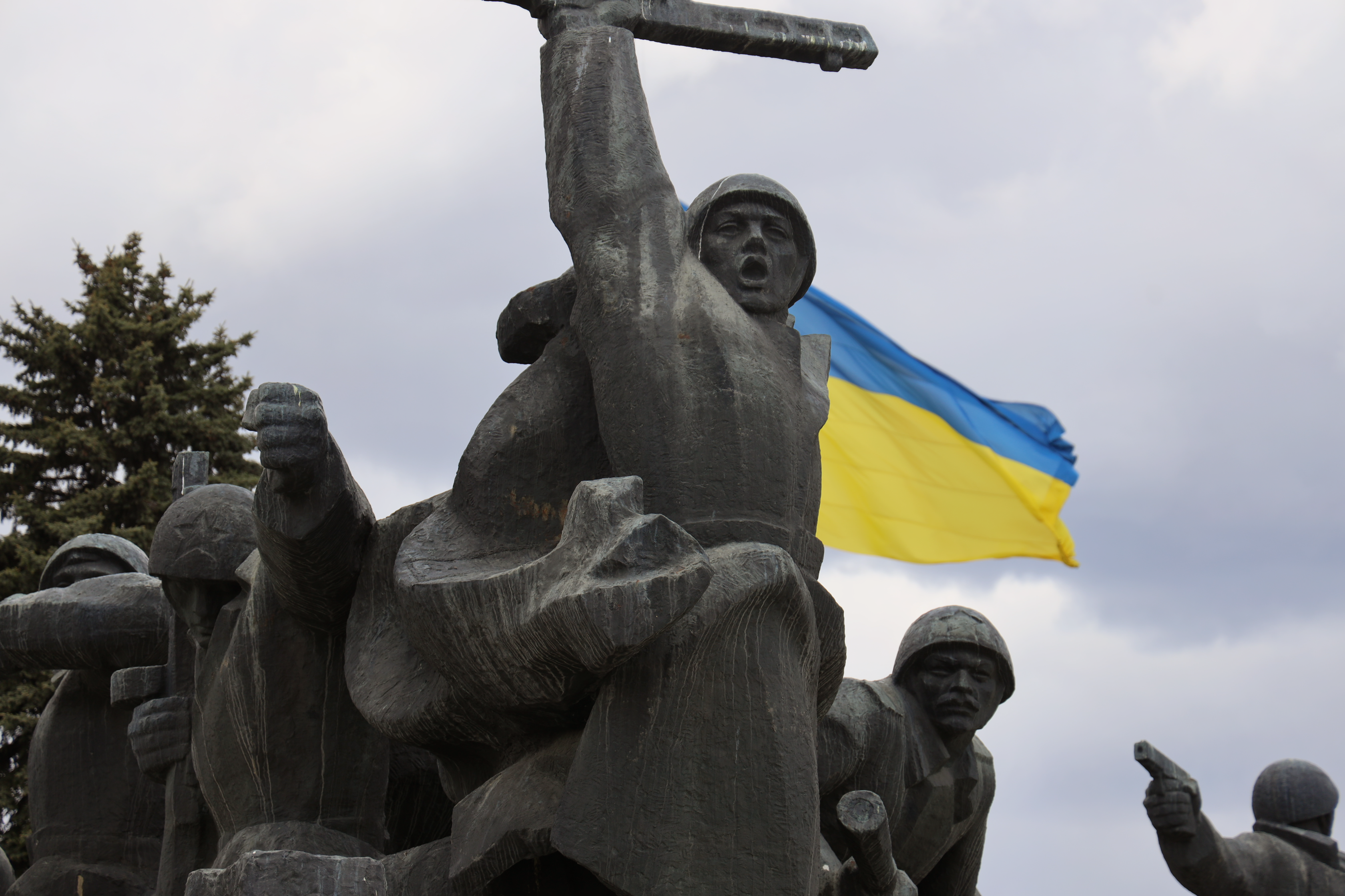 "Если бы не СССР, Вторая мировая бы не началась": интервью с историком о цене победы для Украины