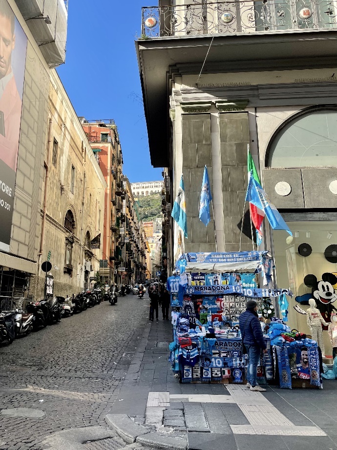 Мафия и воры на мотоциклах. Чего ждать в Неаполе - одном из опасных городов Италии