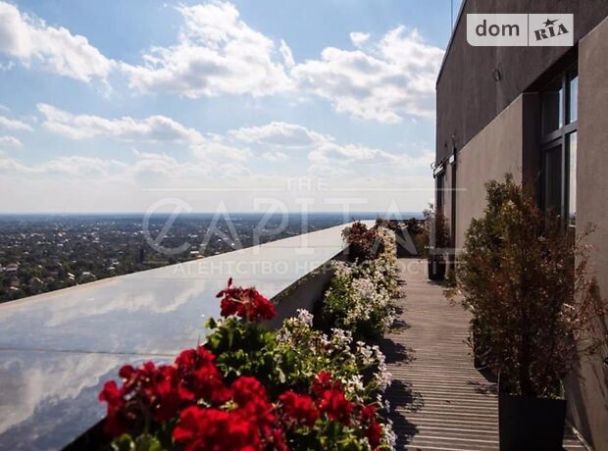 З особистим ліфтом за 230 мільйонів. У Києві продають люксову 5-кімнатну квартиру (фото)