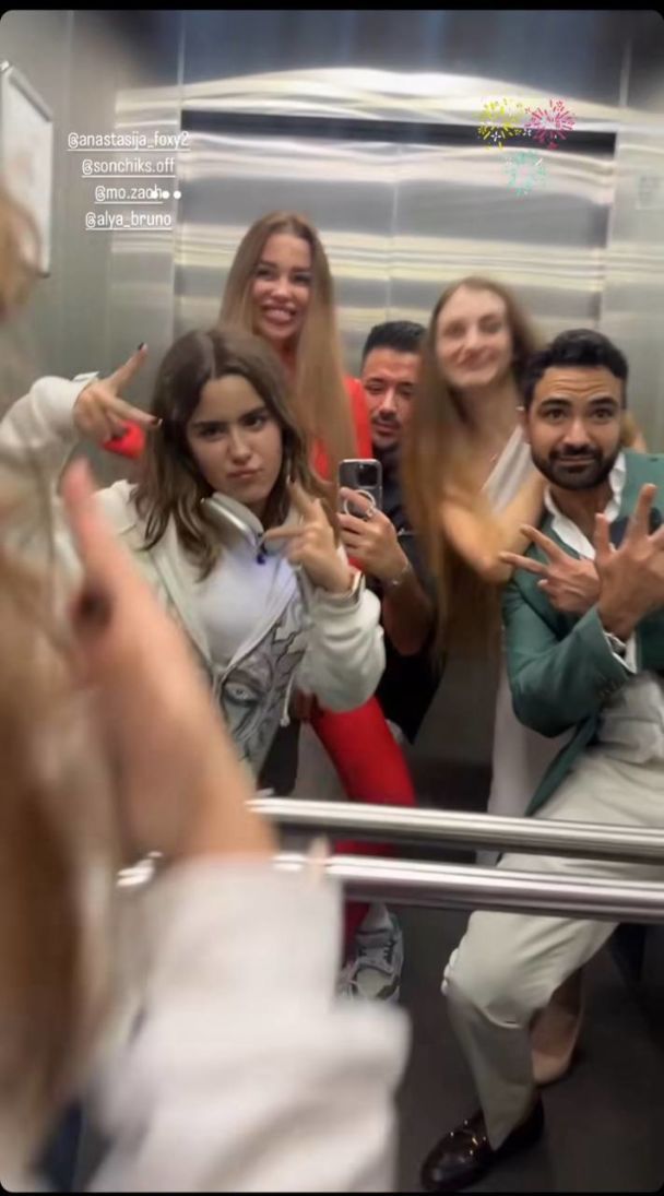 Экс-муж Ани Лорак в новогоднюю ночь засветился в объятиях с другой девушкой (фото)