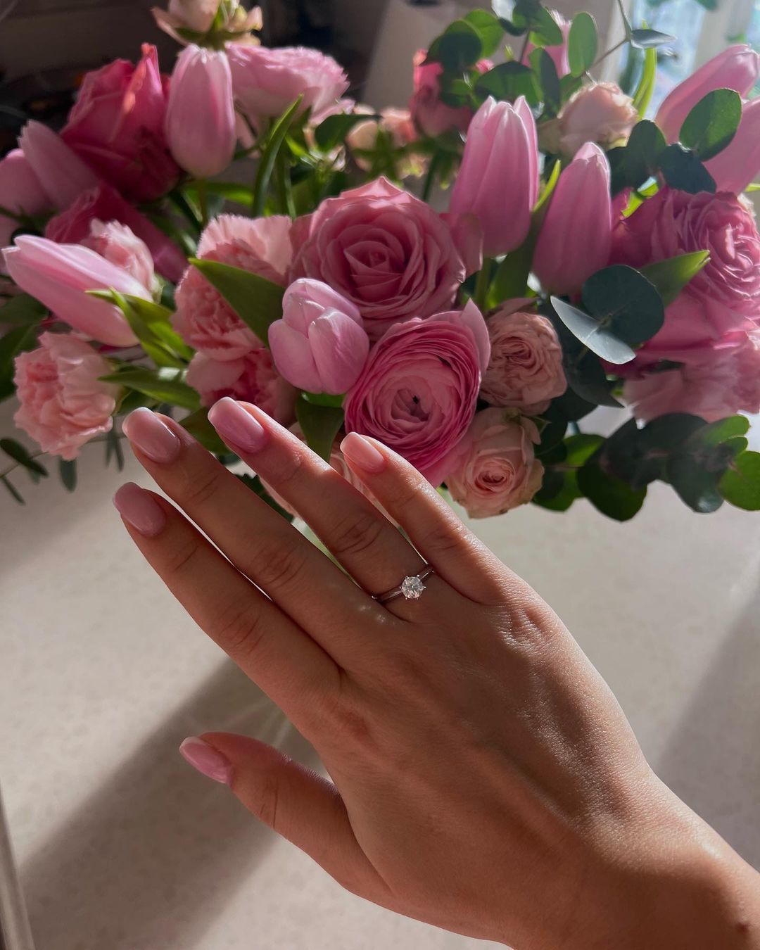 &quot;Сиджу і плачу від щастя&quot;: відома українська акторка виходить заміж